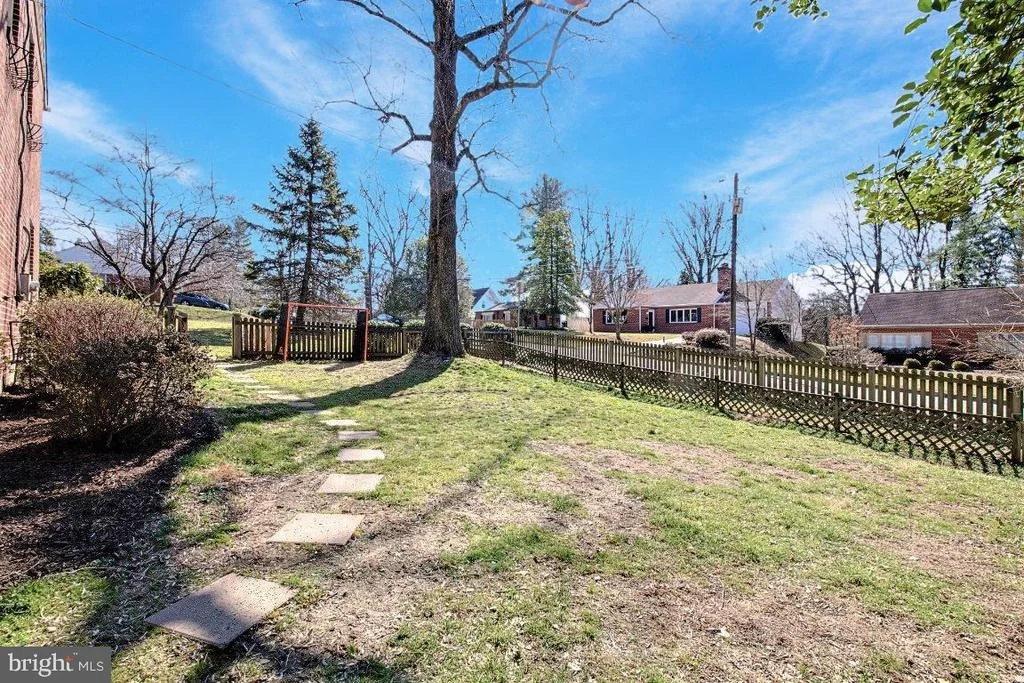 Photo of 400 RANGE ROAD