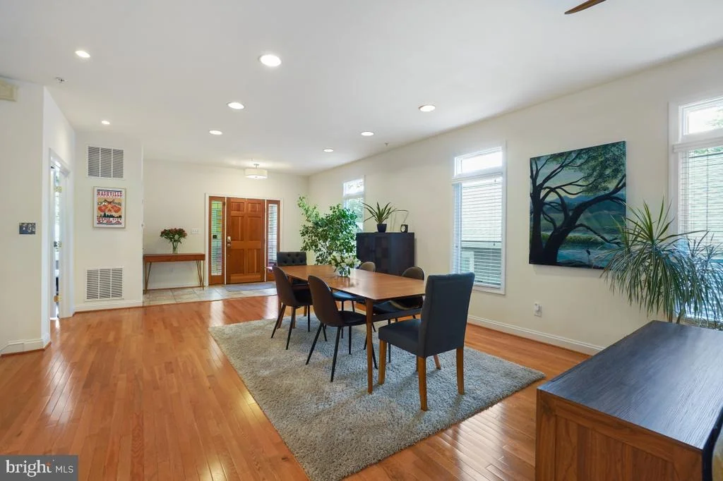 Photo of 412 SILVER SPRING AVENUE