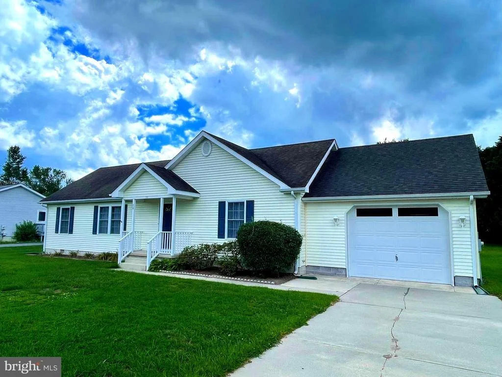 Photo of 28 CIRCLE DRIVE W
