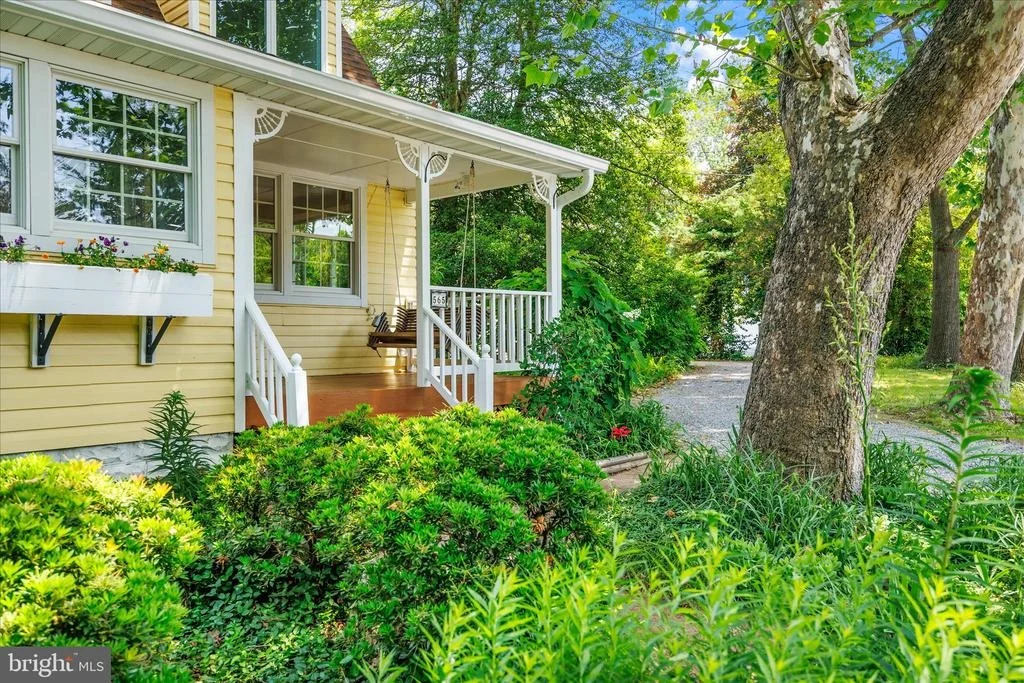 Photo of 565 SUNSET KNOLL ROAD