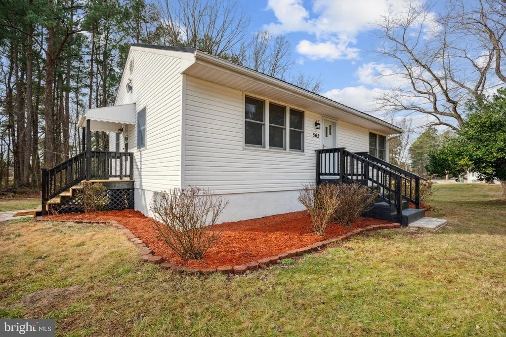 Photo of 565 TWIN COVE LANE