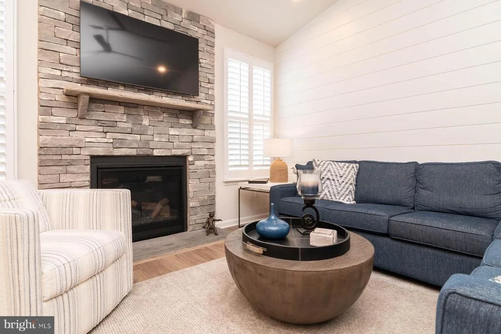 Photo of 25087 TREEVIEW LANE