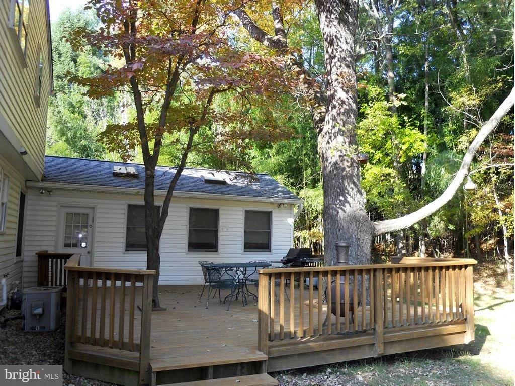Photo of 1805 QUEENSGUARD ROAD