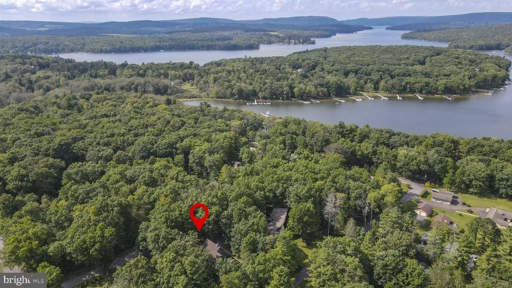 Photo of 925 PINE TREE POINT ROAD