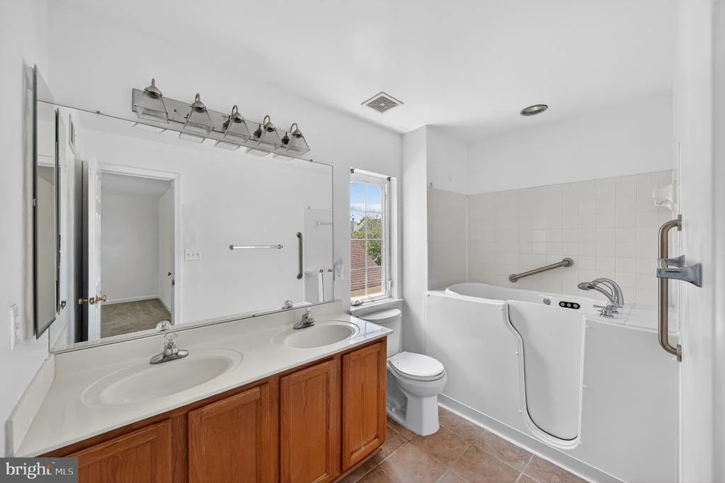 Photo of 9200 FOX PARK ROAD