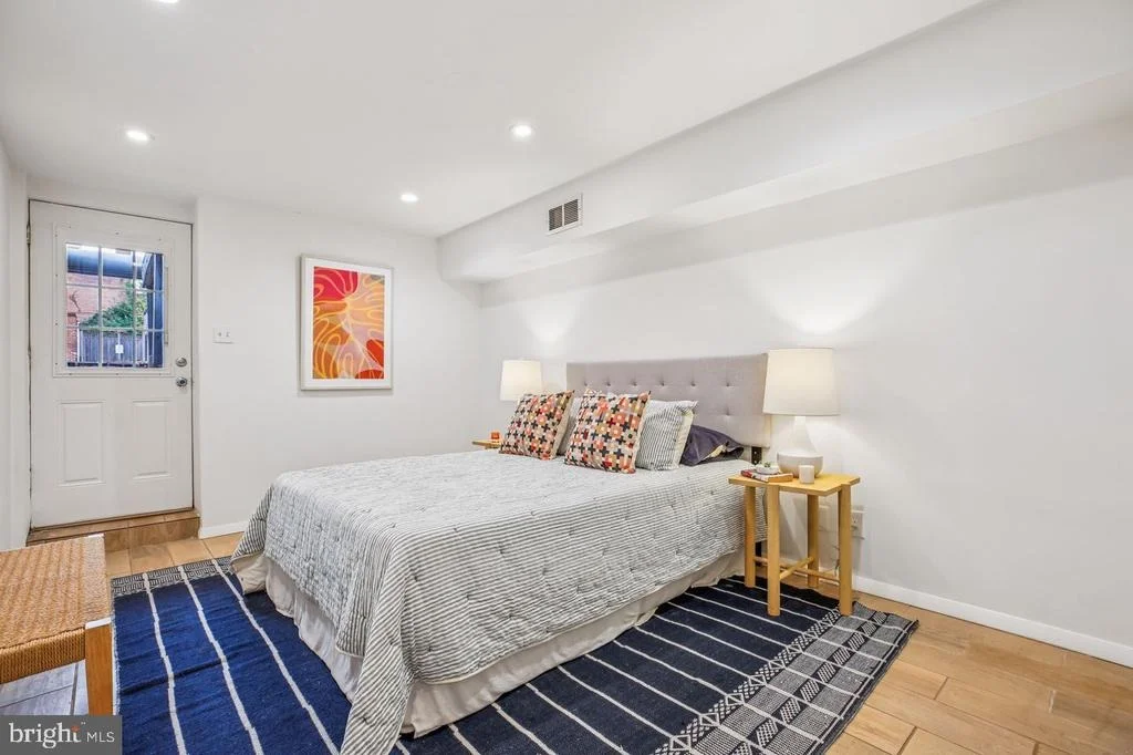 Photo of 1124 G STREET NE