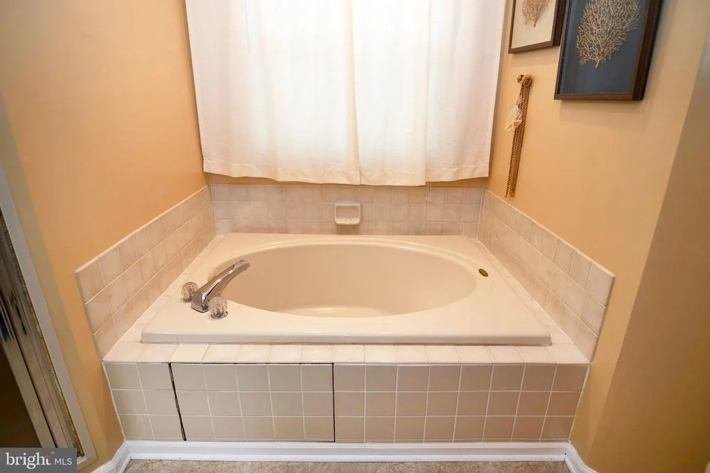 Photo of 18 ABERDEEN DRIVE