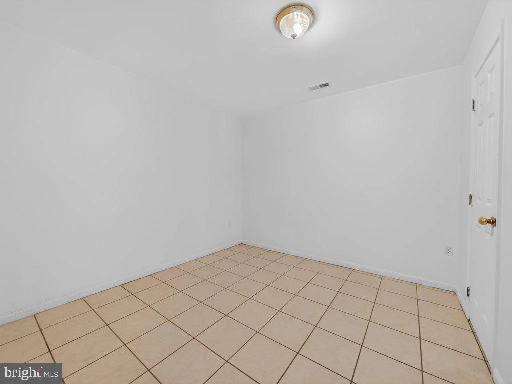 Photo of 9290 BAKER STREET