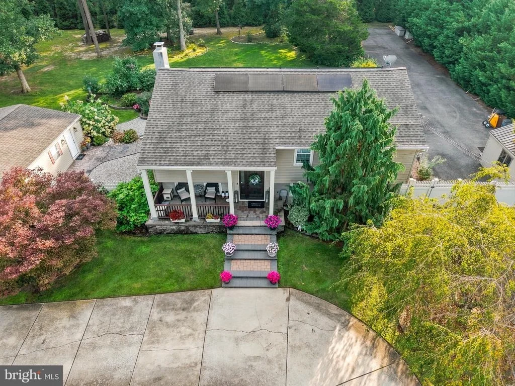 Photo of 211 CAHNT AVENUE