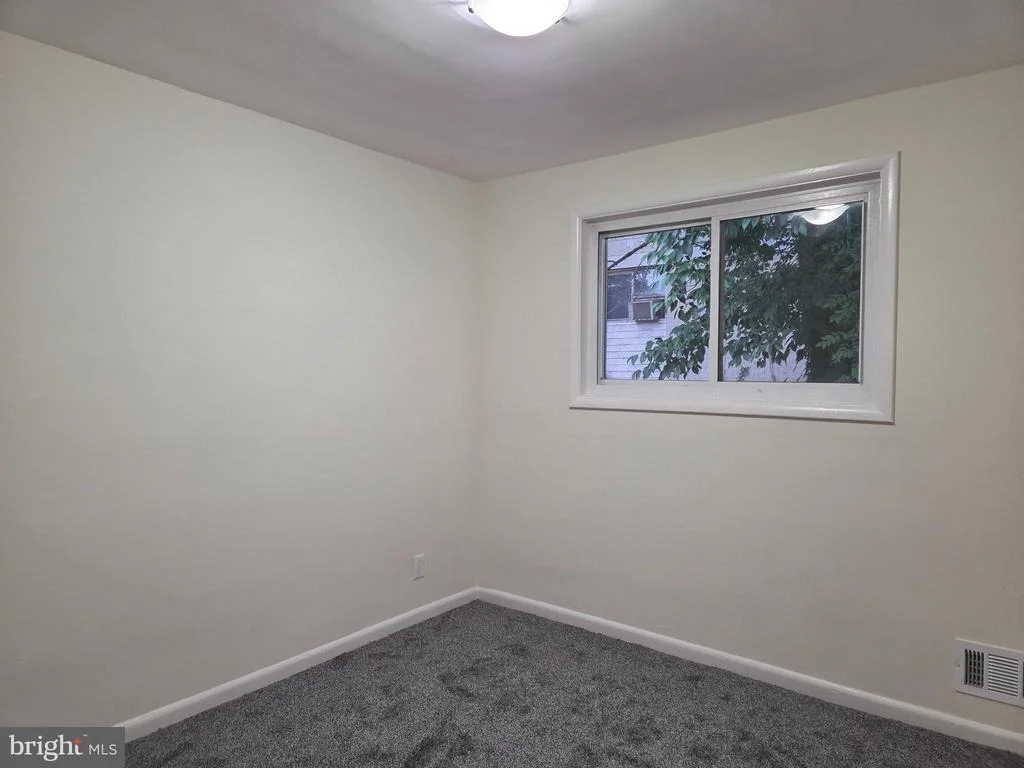 Photo of 5912 WINNER AVENUE