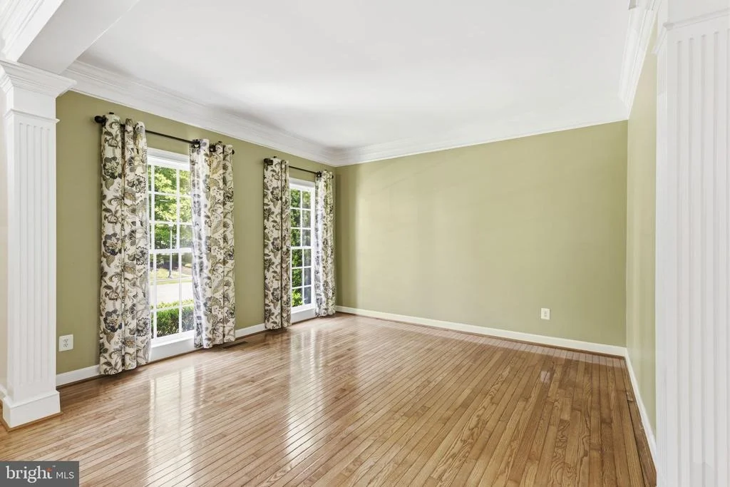 Photo of 1124 OAK TREE DRIVE