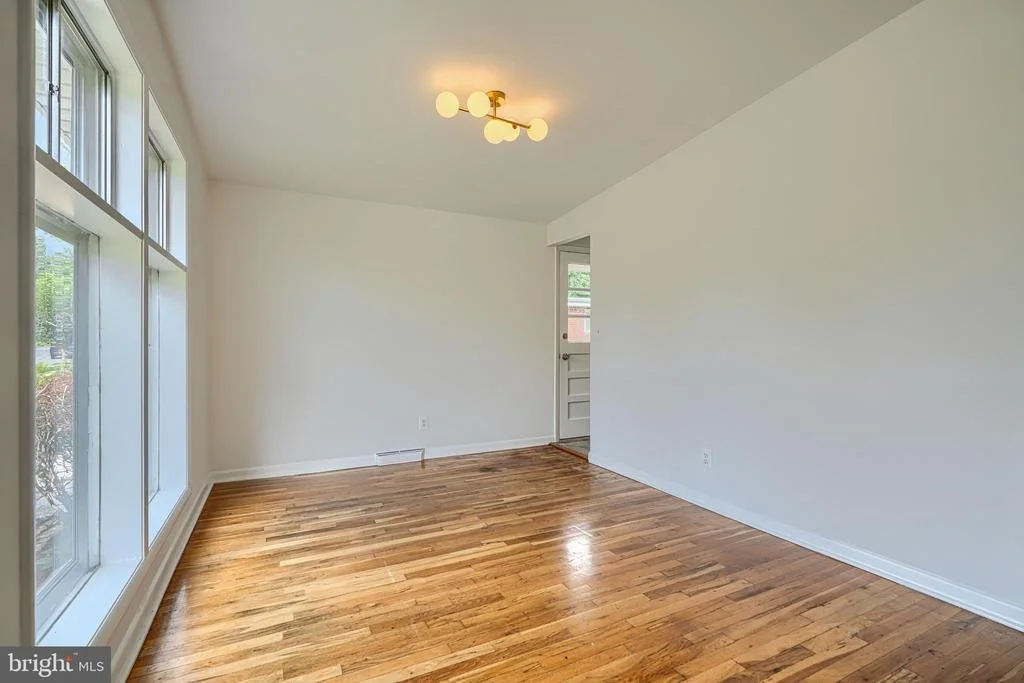 Photo of 2421 FOREST GREEN ROAD
