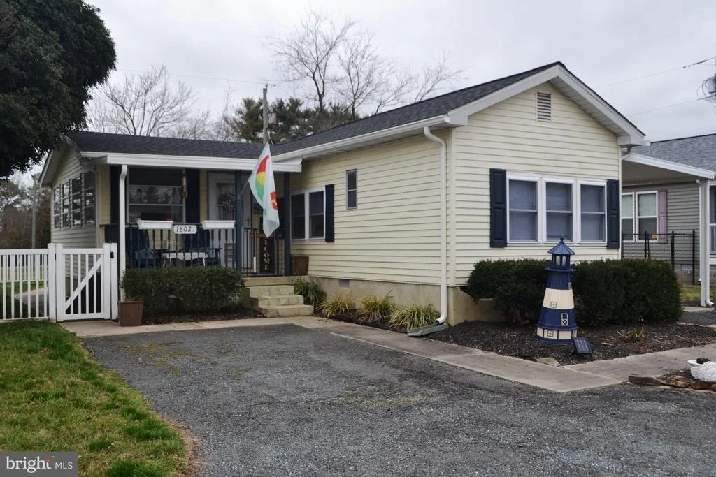 Photo of 18021 HOWARD DRIVE