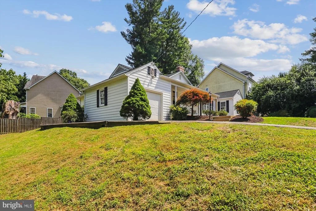 Photo of 17 PIPING ROCK DRIVE