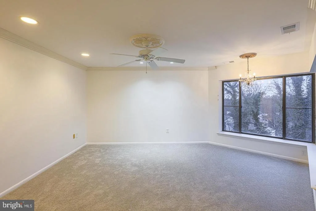Photo of Unit 405D at 3041 FALLSTAFF ROAD