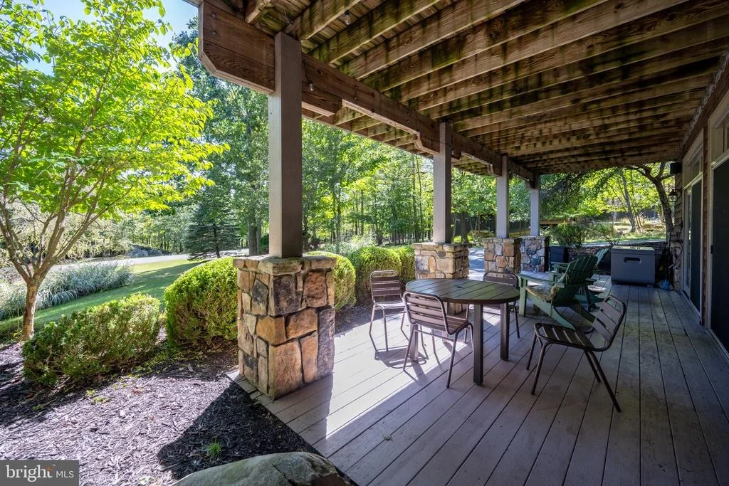 Photo of 431 MOUNTAINTOP ROAD
