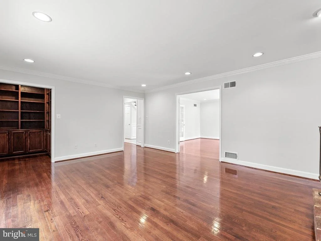 Photo of 3713 QUEEN MARY DRIVE