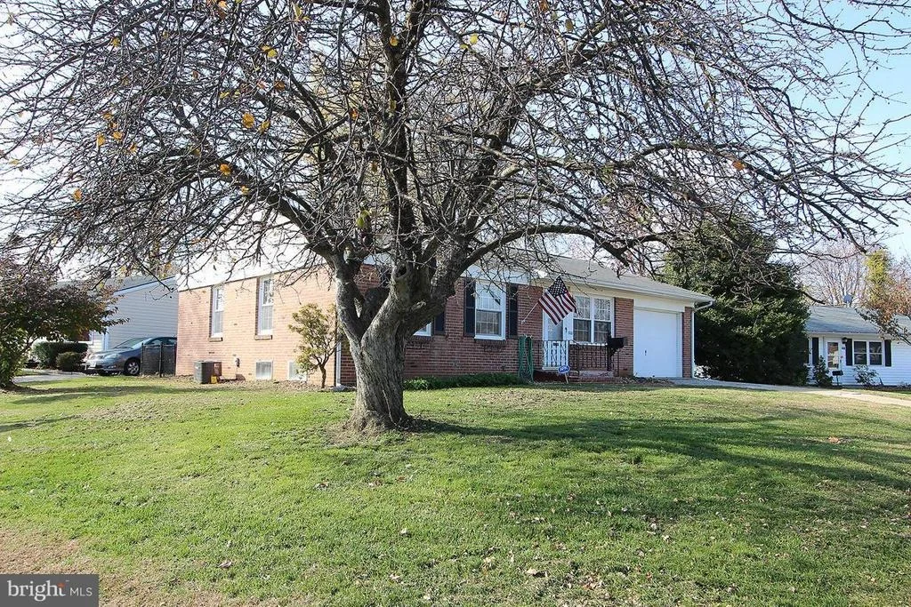 Photo of 300 MANOR COURT