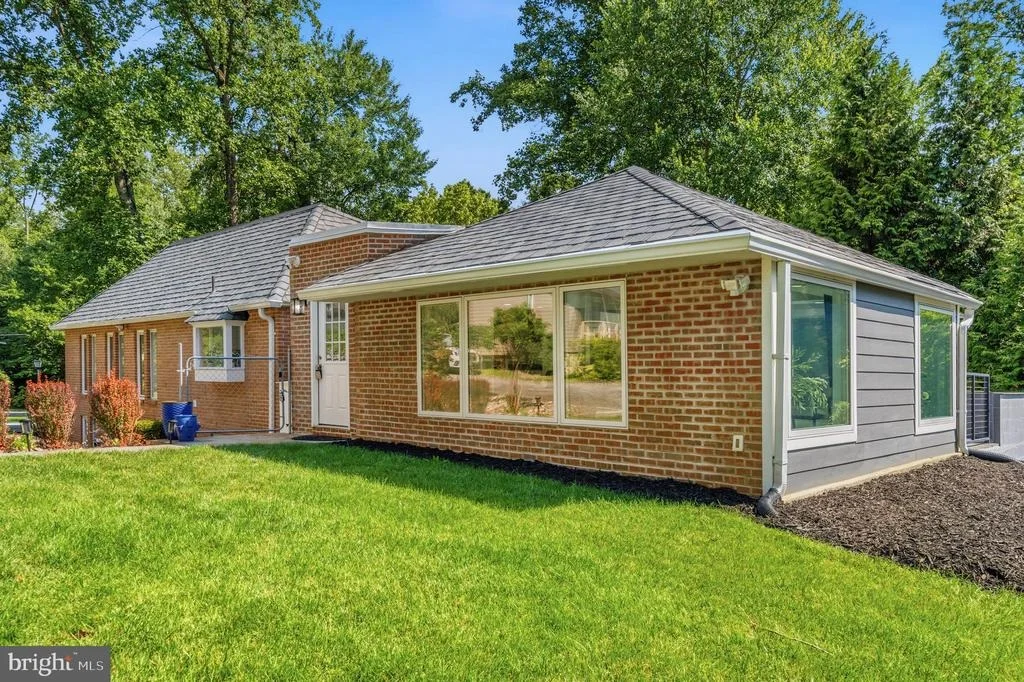 Photo of 9416 HOLBROOK LANE