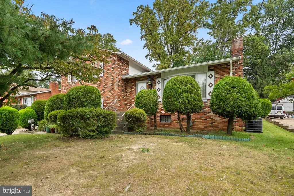 Photo of 420 BURNT MILLS AVENUE