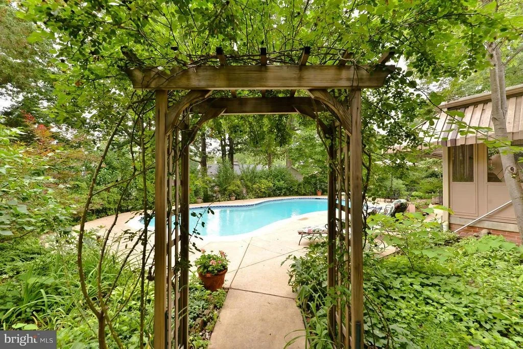 Photo of 7040 QUANDER ROAD