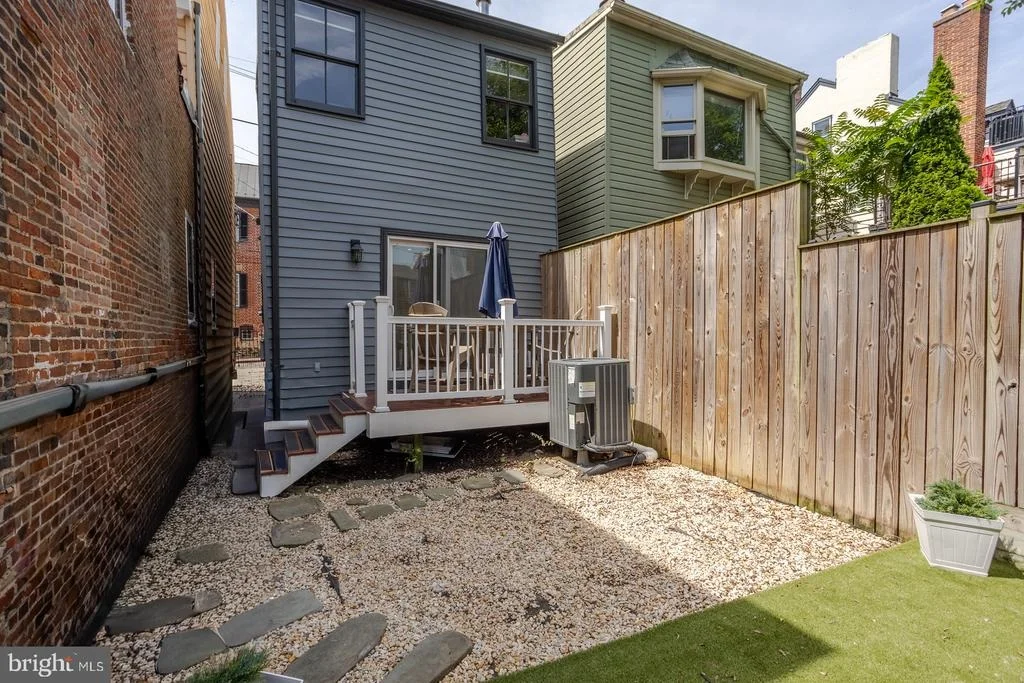 Photo of 32 CORNHILL STREET