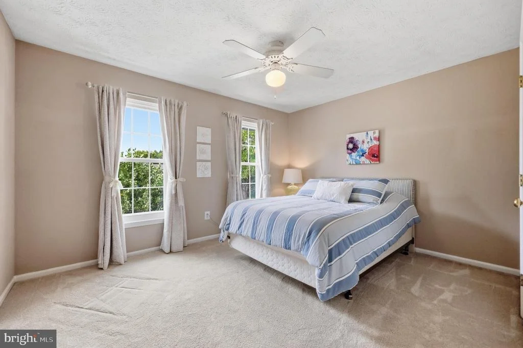 Photo of 6913 SOVEREIGN PLACE