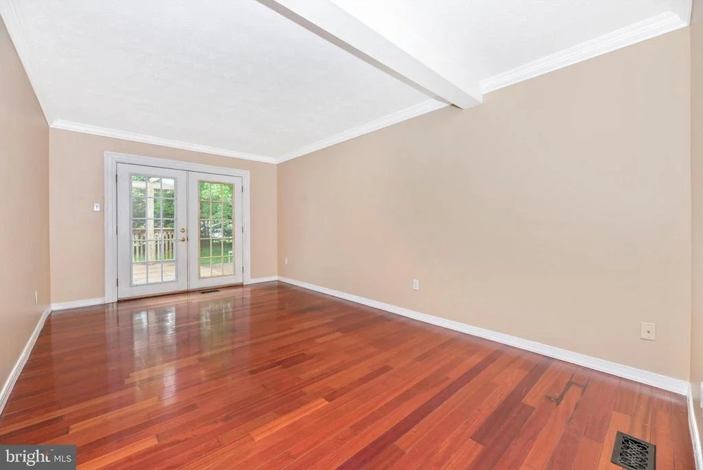 Photo of 484 HILLCREST DRIVE