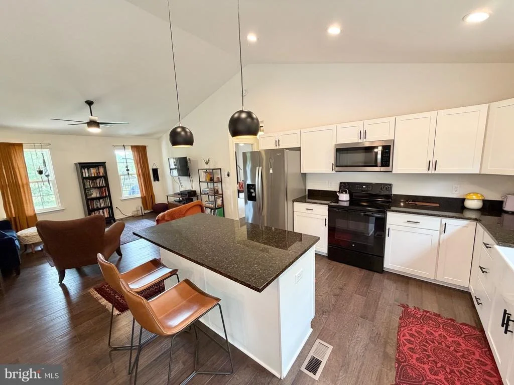 Photo of 9807 ROBERT E LEE DRIVE