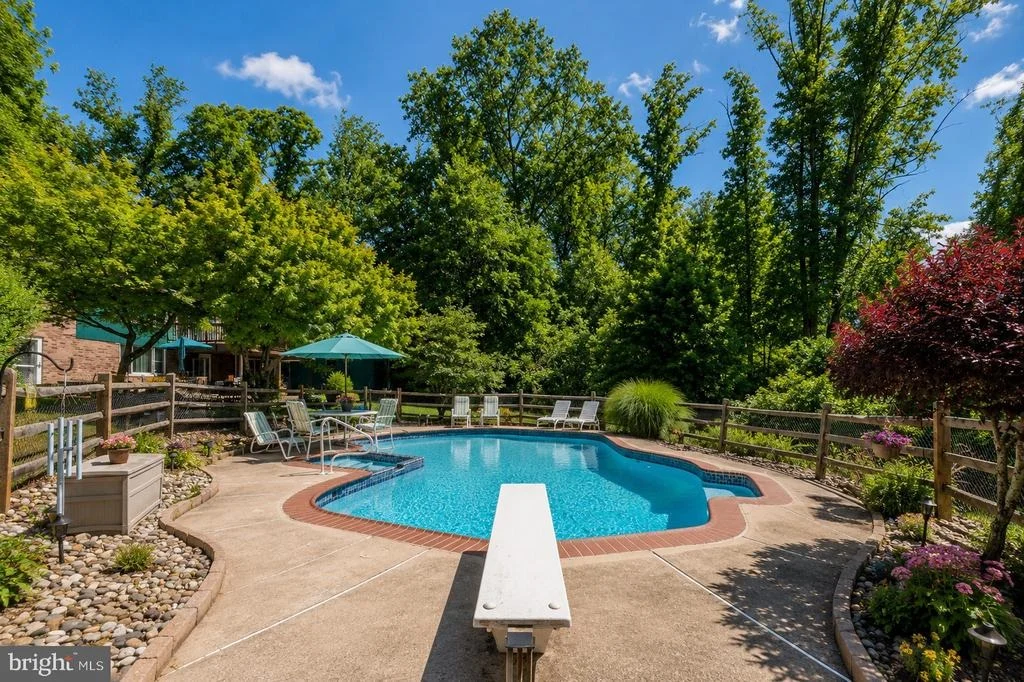 Photo of 6213 WHITE OAK DRIVE
