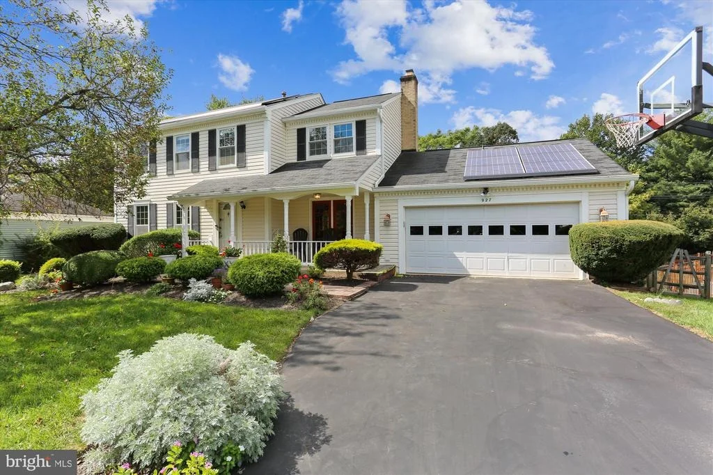 Photo of 927 POINTER RIDGE DRIVE