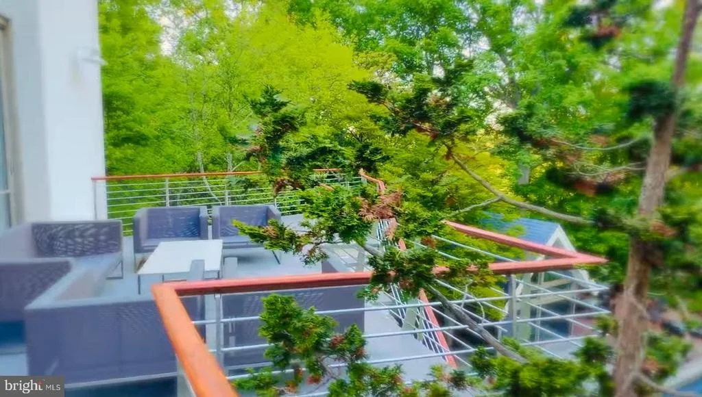 Photo of 1100 CREST LANE