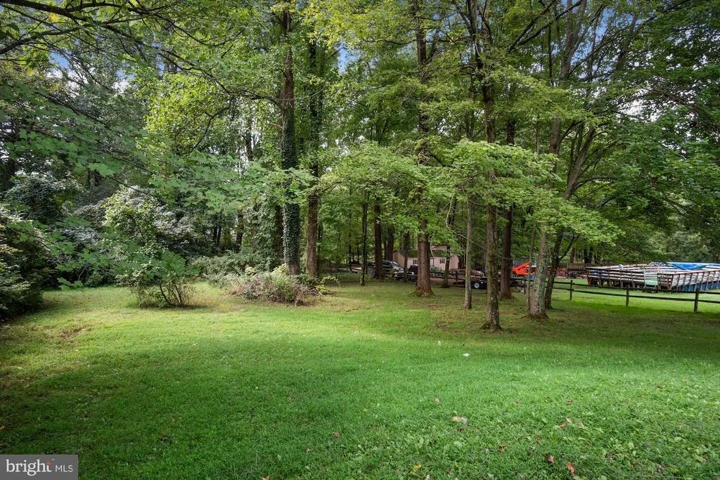 Photo of 1437 HARDING LANE