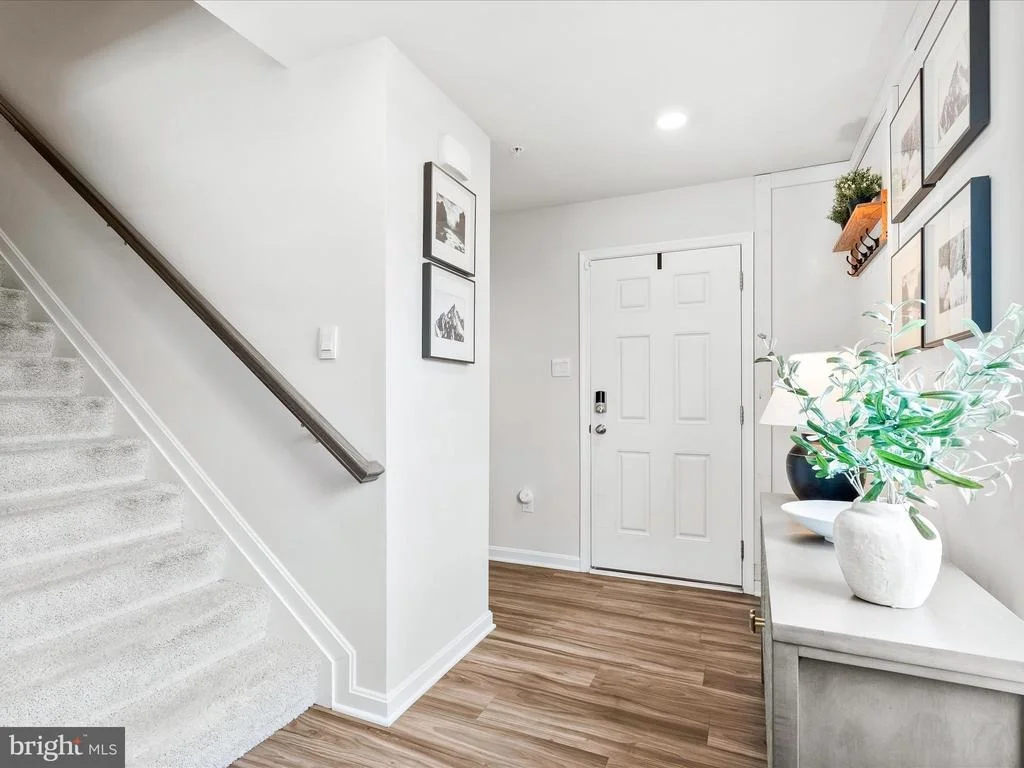 Photo of 2051 POMONA WAY