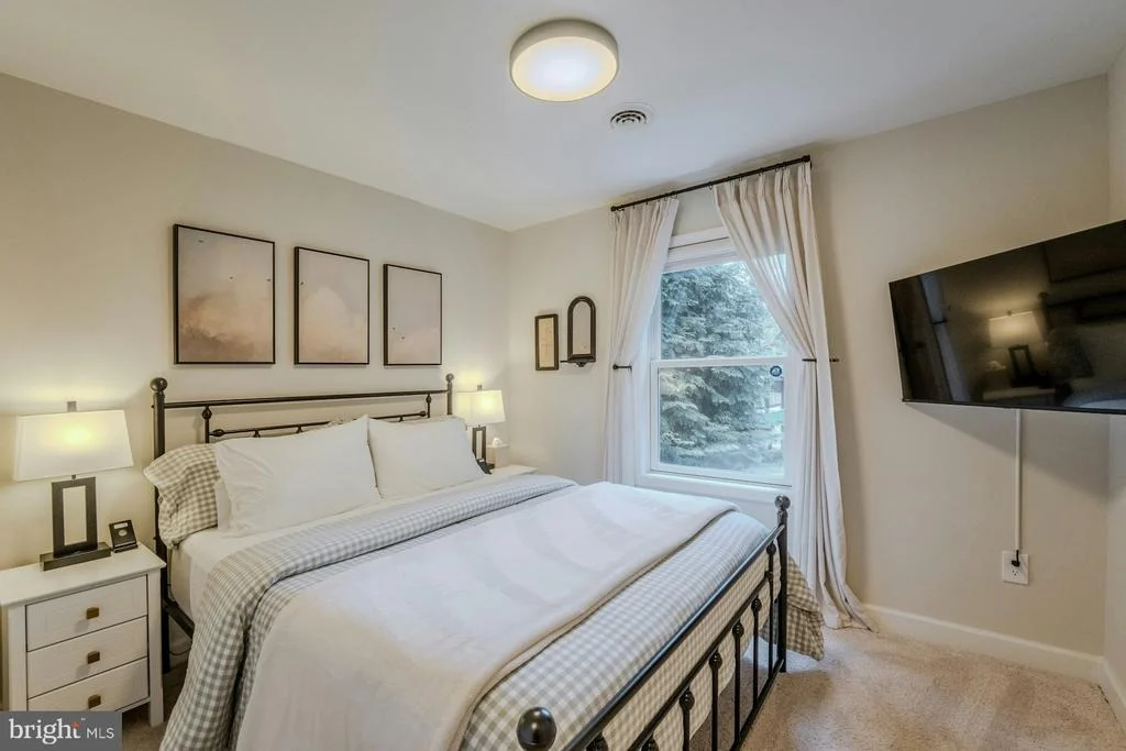 Photo of 17301 ROUNDMONT PLACE