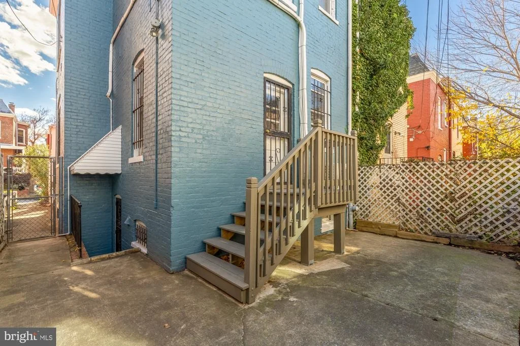 Photo of 723 GRESHAM PLACE NW