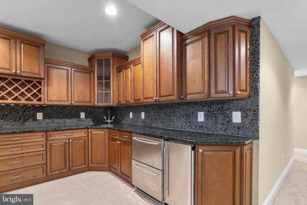 Photo of 370 EAGLE HILL ROAD