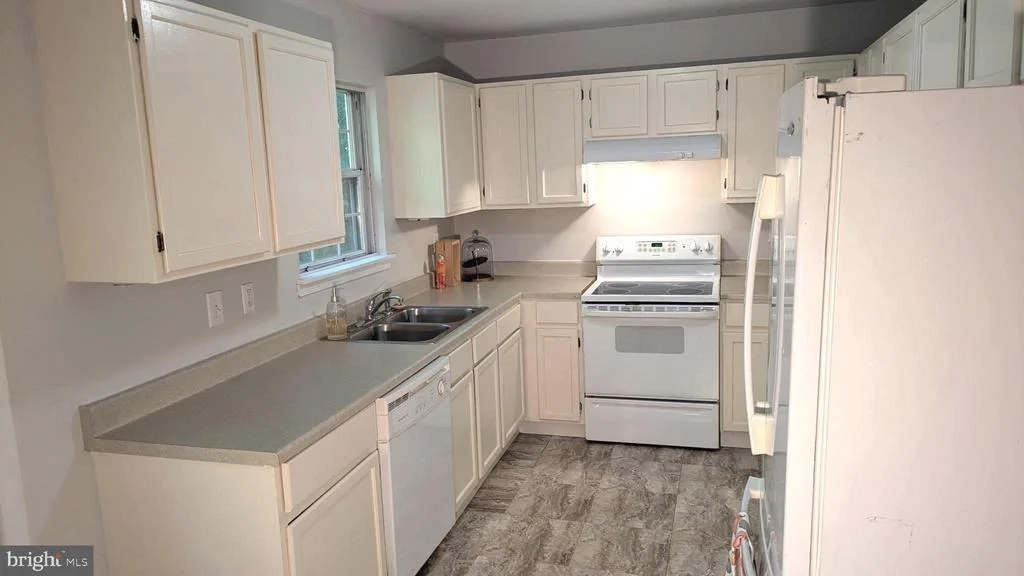 Photo of 5860 LILAC CIRCLE