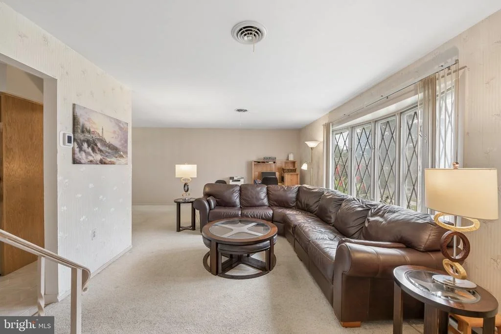 Photo of 10 PASADENA DRIVE