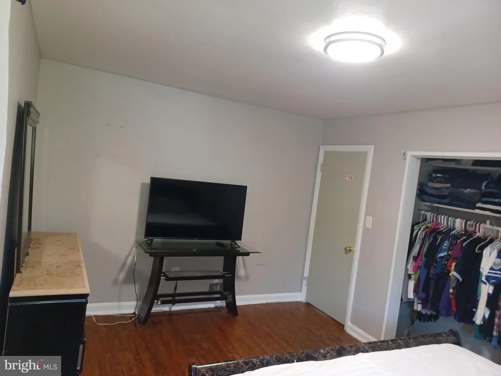 Photo of 9723 BRADDOCK ROAD