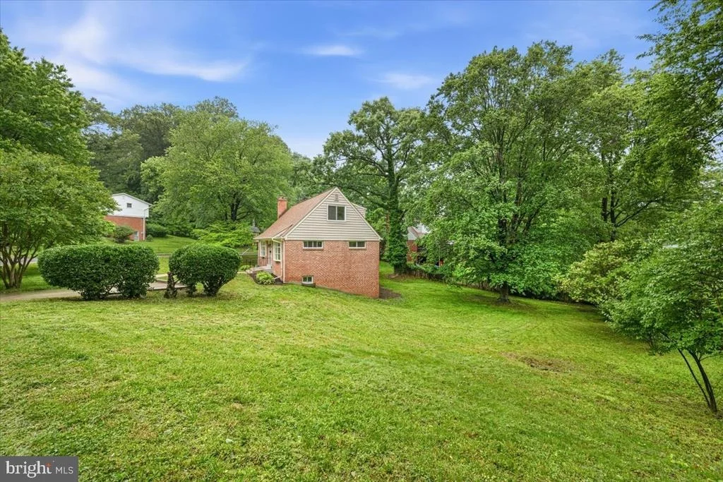 Photo of 8624 PARLIAMENT DRIVE