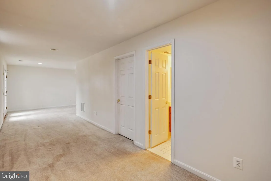 Photo of 19237 POTOMAC CREST DRIVE