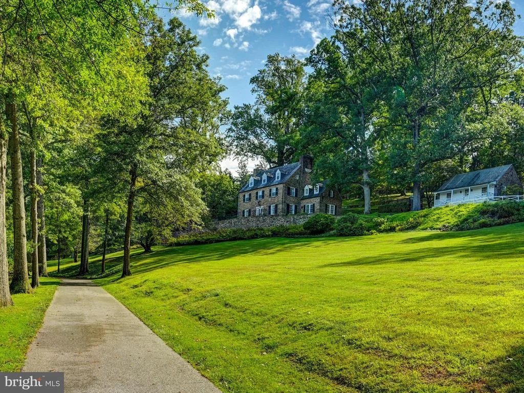 Photo of 1860 CIRCLE ROAD