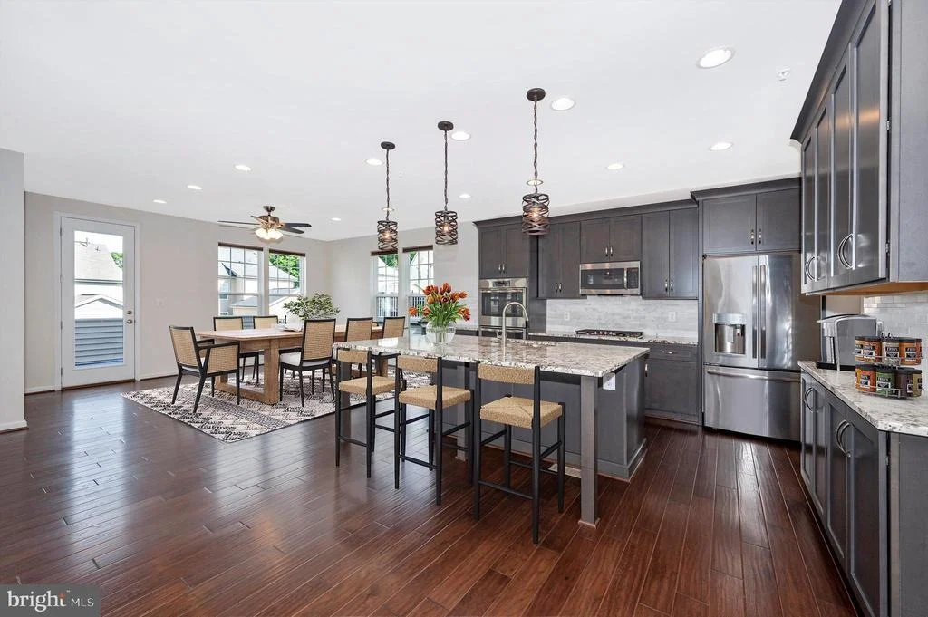 Photo of 8420 CLIFFVIEW LANE