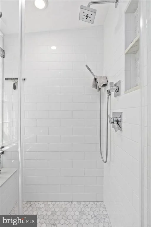 Photo of 6413 KENHOWE DRIVE