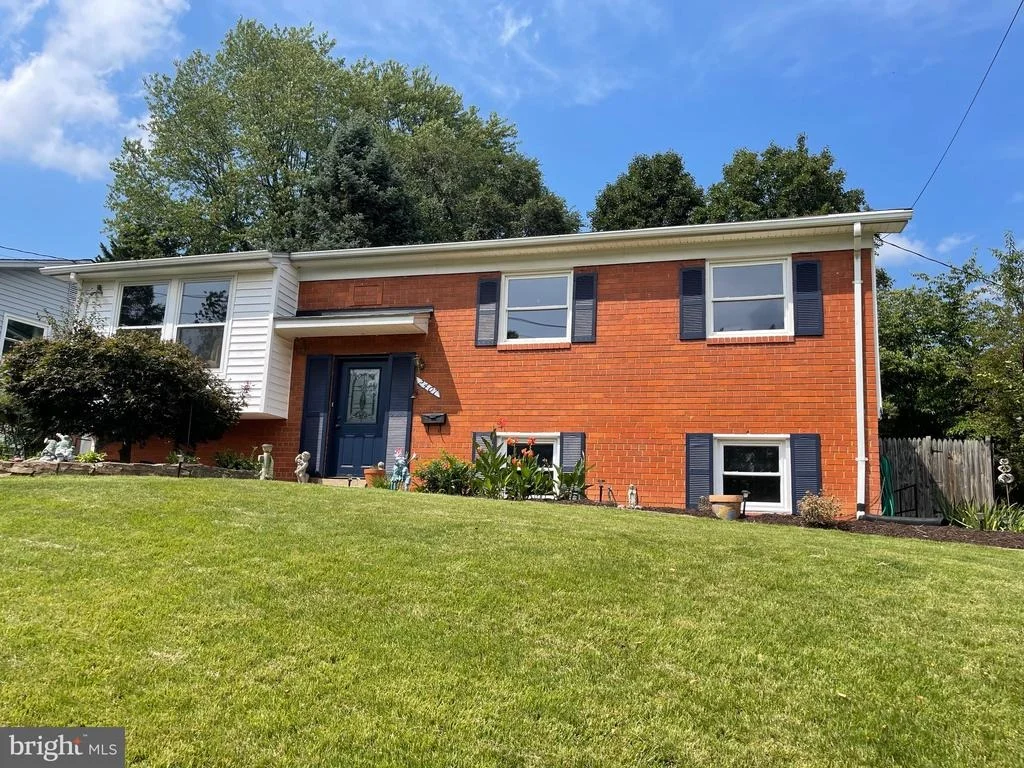 Photo of 2407 HAYDEN DRIVE