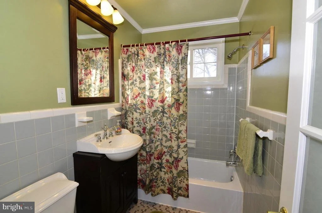 Photo of 4905 BRISTOW DRIVE