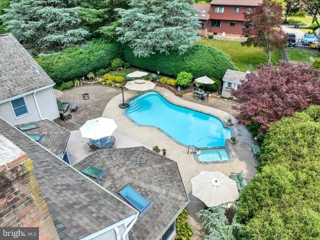 Photo of 225 LOGAN AVENUE