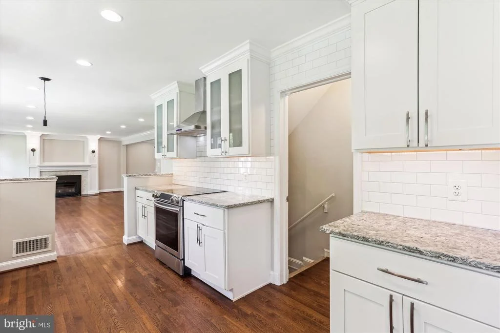 Photo of 813 MIDLAND ROAD
