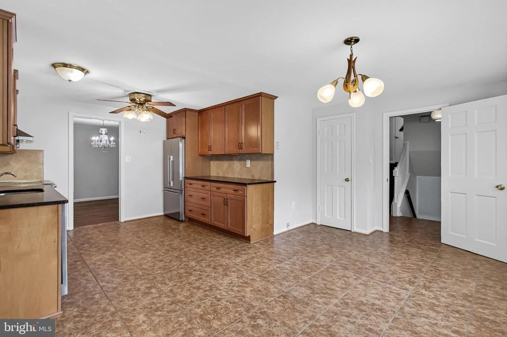 Photo of 4019 ROBERTSON BOULEVARD